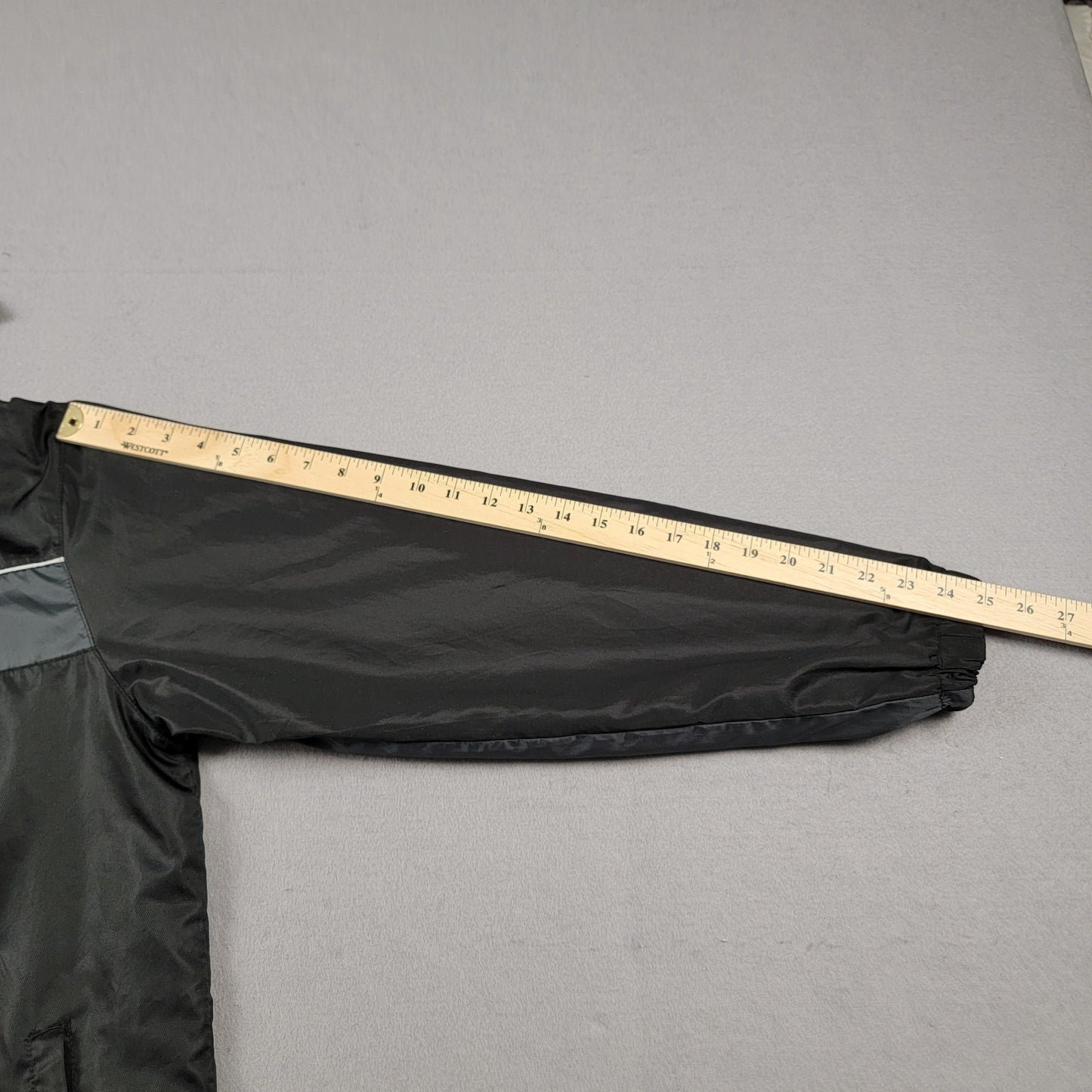 Starter Black Hooded Windbreaker Jacket Men’s Large Preowned Zip Front
