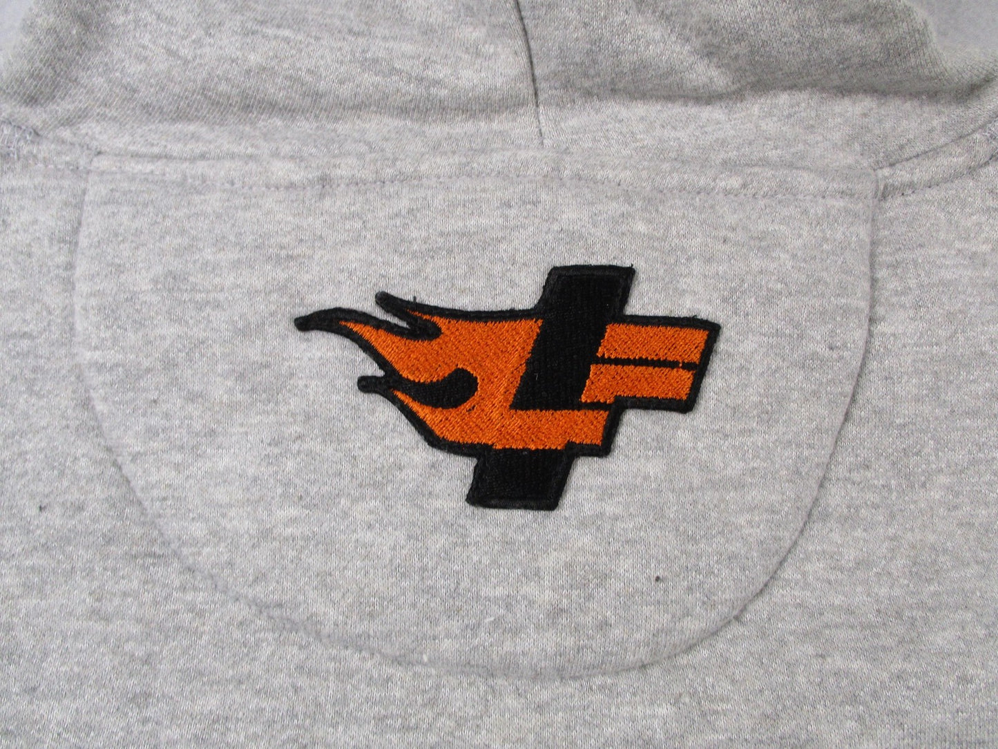 D73 USA Hot Wheels Hoodie Mens Medium Gray Pullover Fleece Embroidered Logo 129310