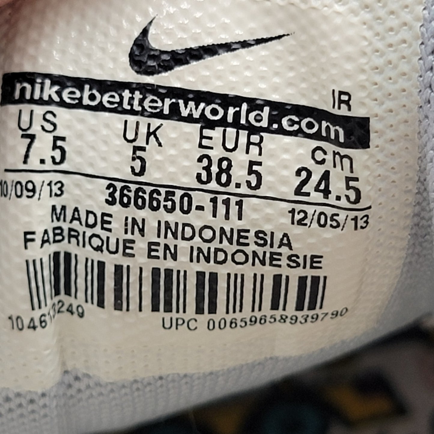 Nike Shox Navina Women’s Training Shoes White Gold 366650111 Size 7.5