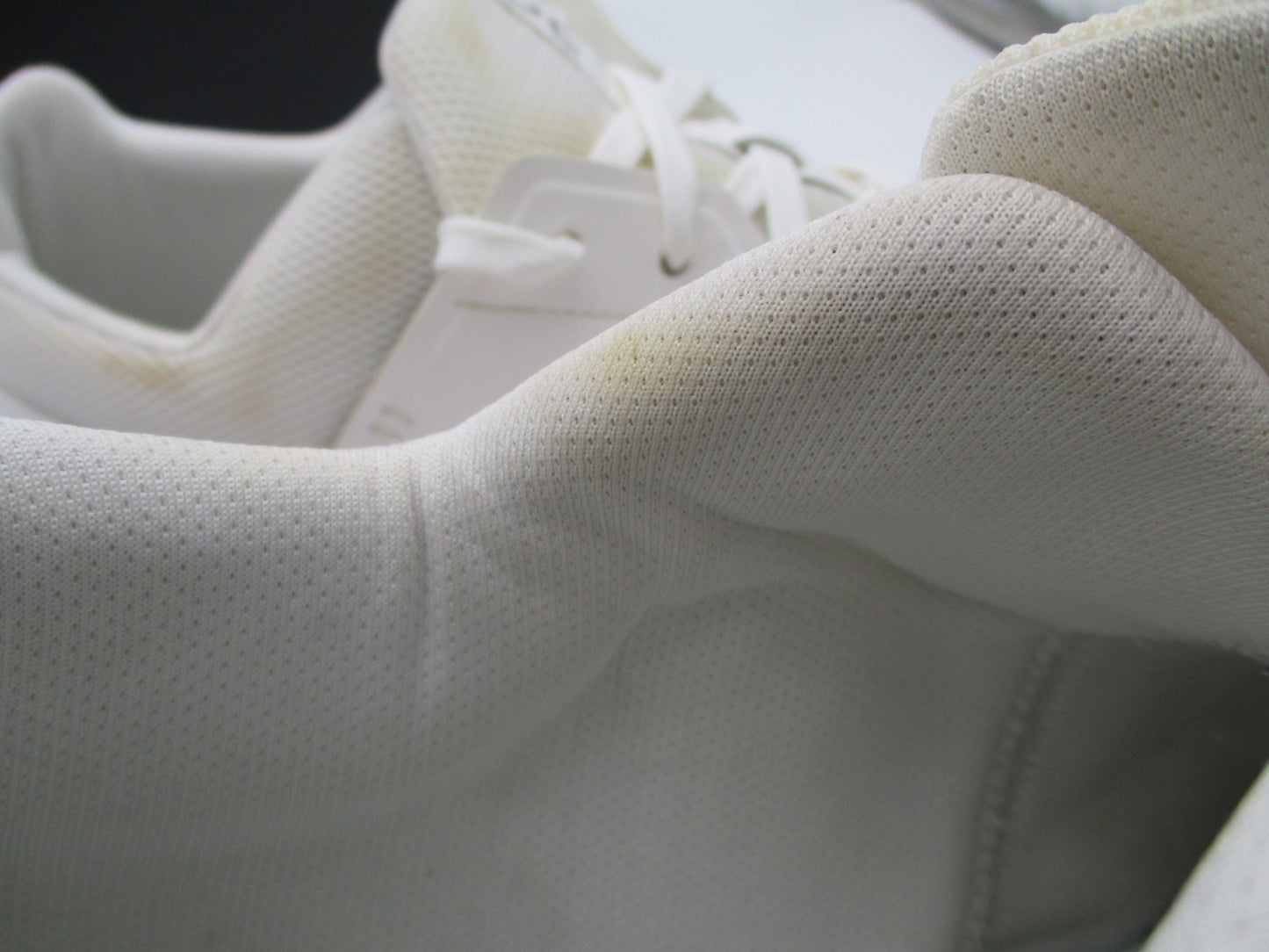 On THE ROGER Advantage Men’s White Leather Sneakers Size US 14 3MD10642351 (1B3)15