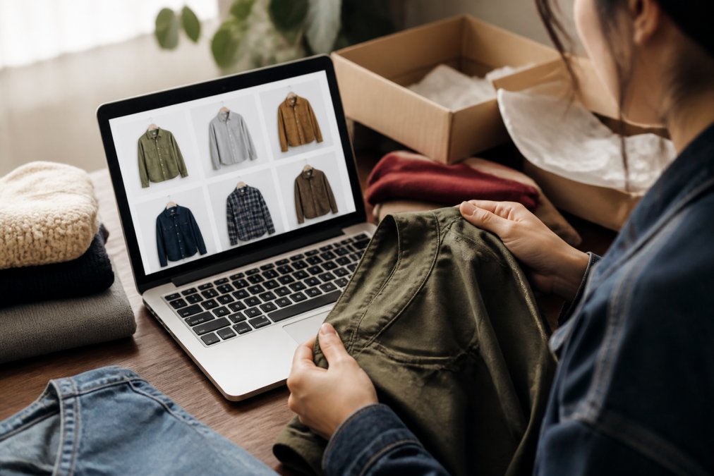 Tips for Buying Vintage Clothes Online: A 2026 Guide