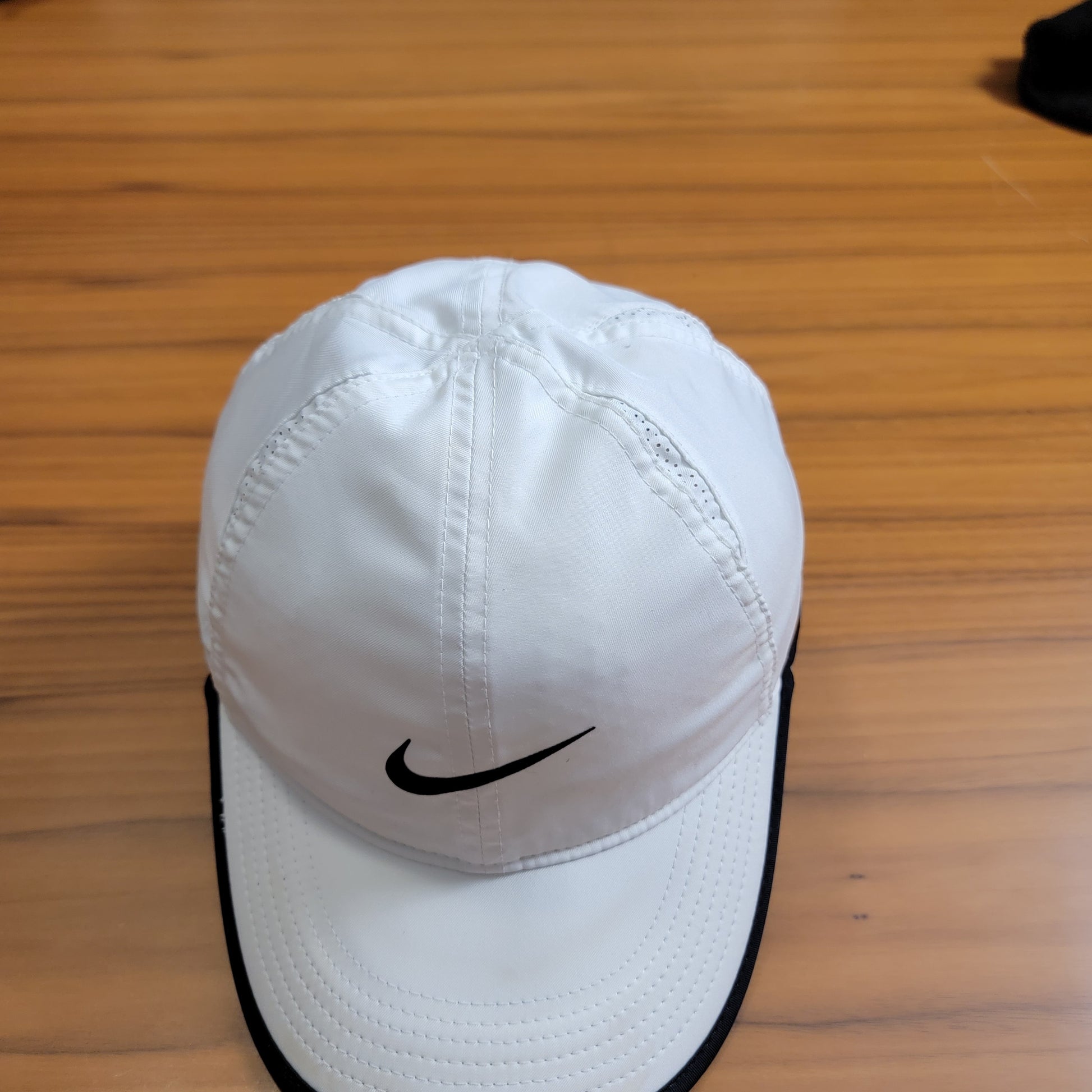 Nike Featherflight Dri-Fit Strapback White Black Preowned5