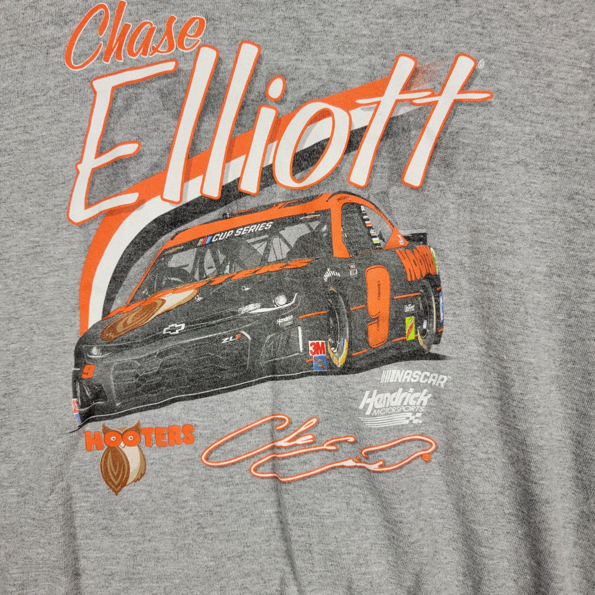 Hendrick Motorsports Chase Elliott 9 Hooters NASCAR Shirt Medium M Gray Women1