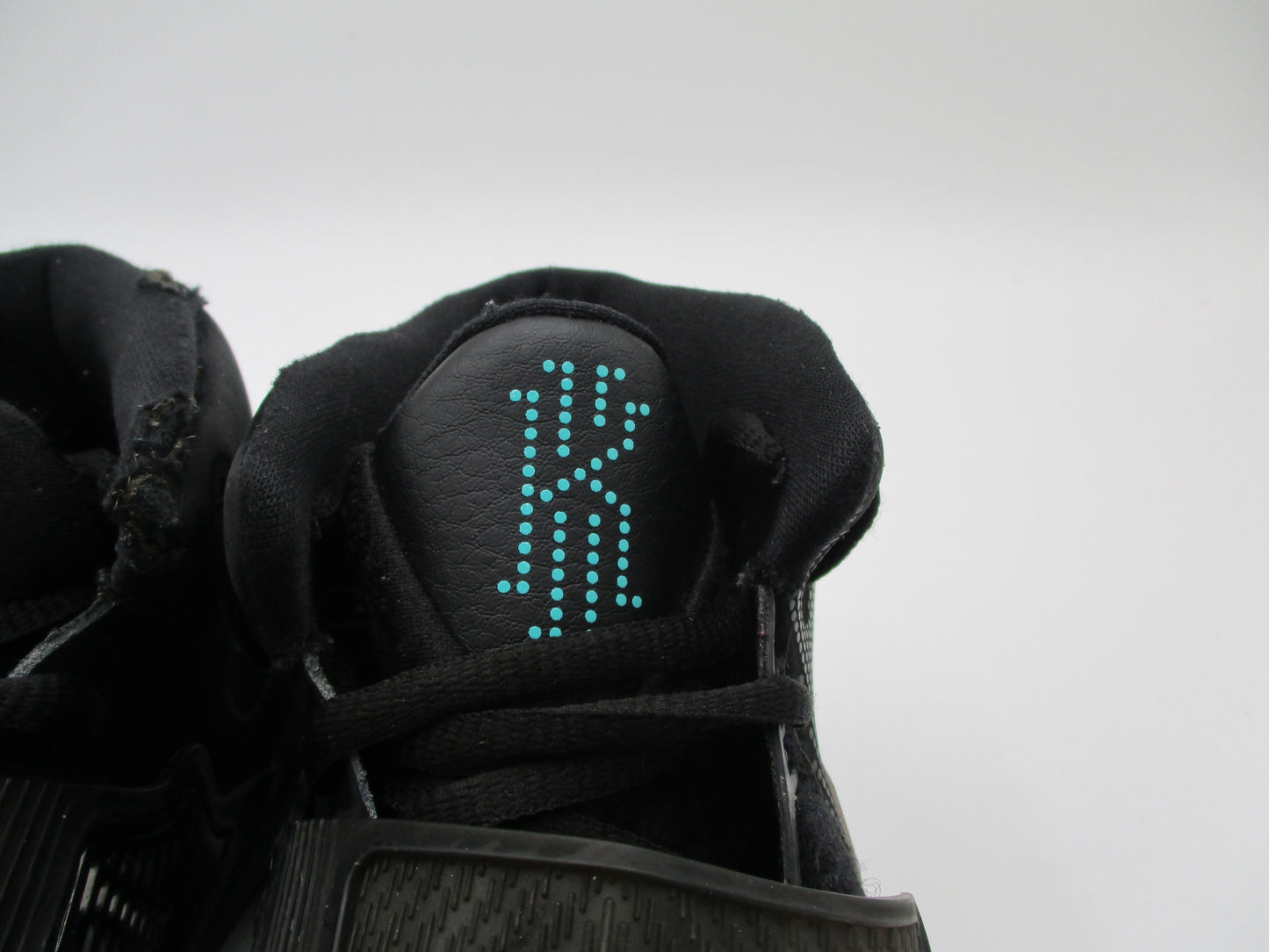 Nike Kyrie 6 GS Eleven BQ5599-006 Black Youth 6.5Y Used 1I812