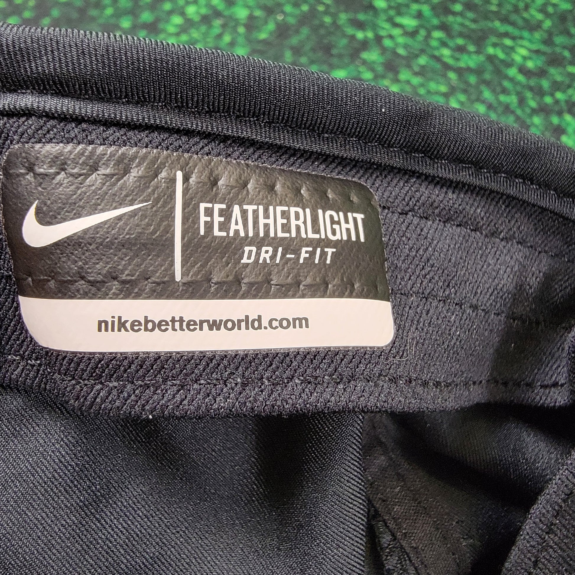 Nike Featherlight Dri-Fit Cap Strapback OSFA Black/Gold Preowned4