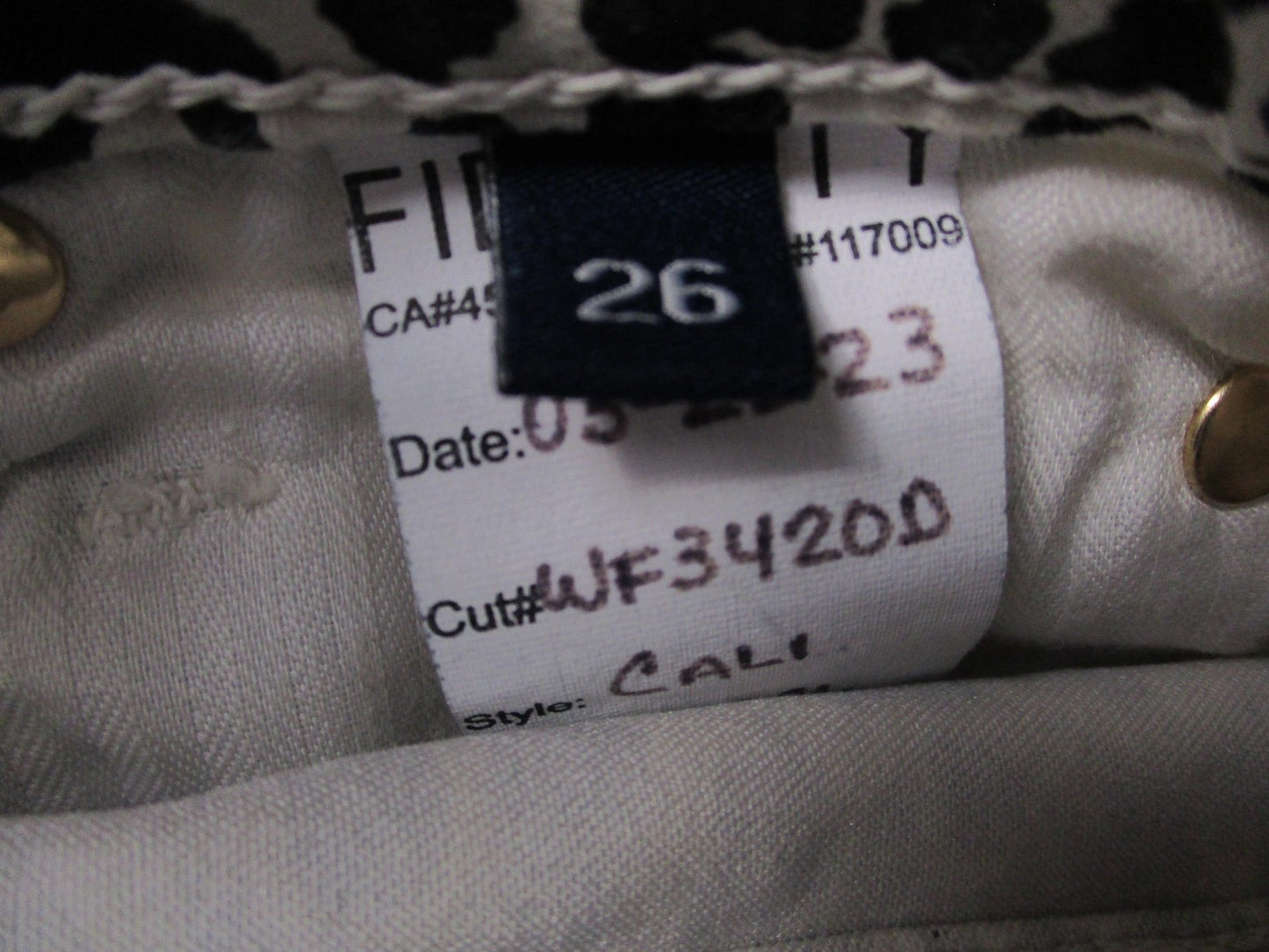Fidelity Cali Jeans Womens 26 White Pearl Leopard Sateen Mid Rise Straight 14387