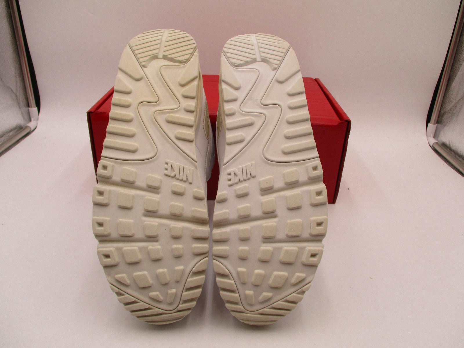 Nike Air Max 90 Shoes Mens Size 11.5 White Leather Classic Retro 302519113 1D75