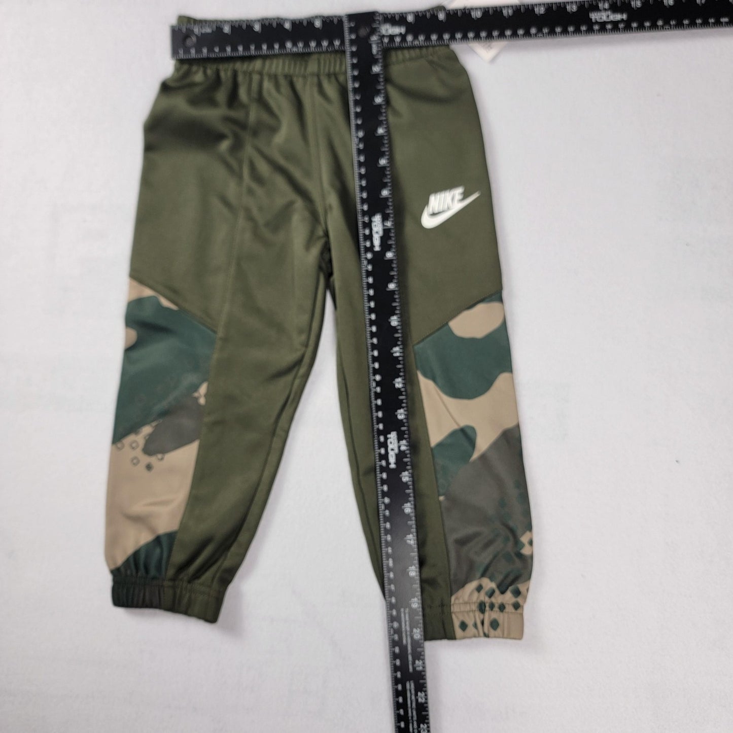 Nike Pants Boys 3T Green Camo Athletic Joggers Polyester NWT 23 Years