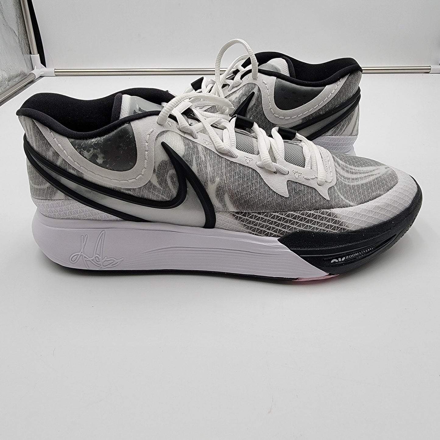 Nike Kyrie 8 'White/Black' Sz 11.5 DJ6017-101
