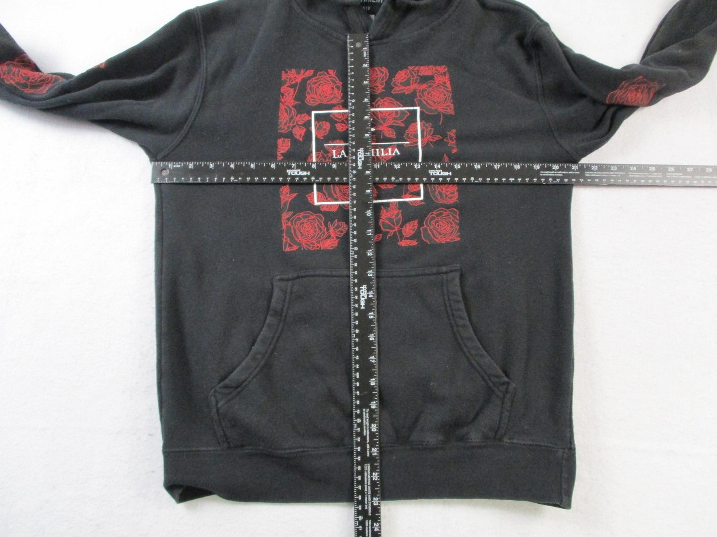 La Familia Hoodie Mens Medium Black Pullover Fleece Sweatshirt Rose Graphic 16255