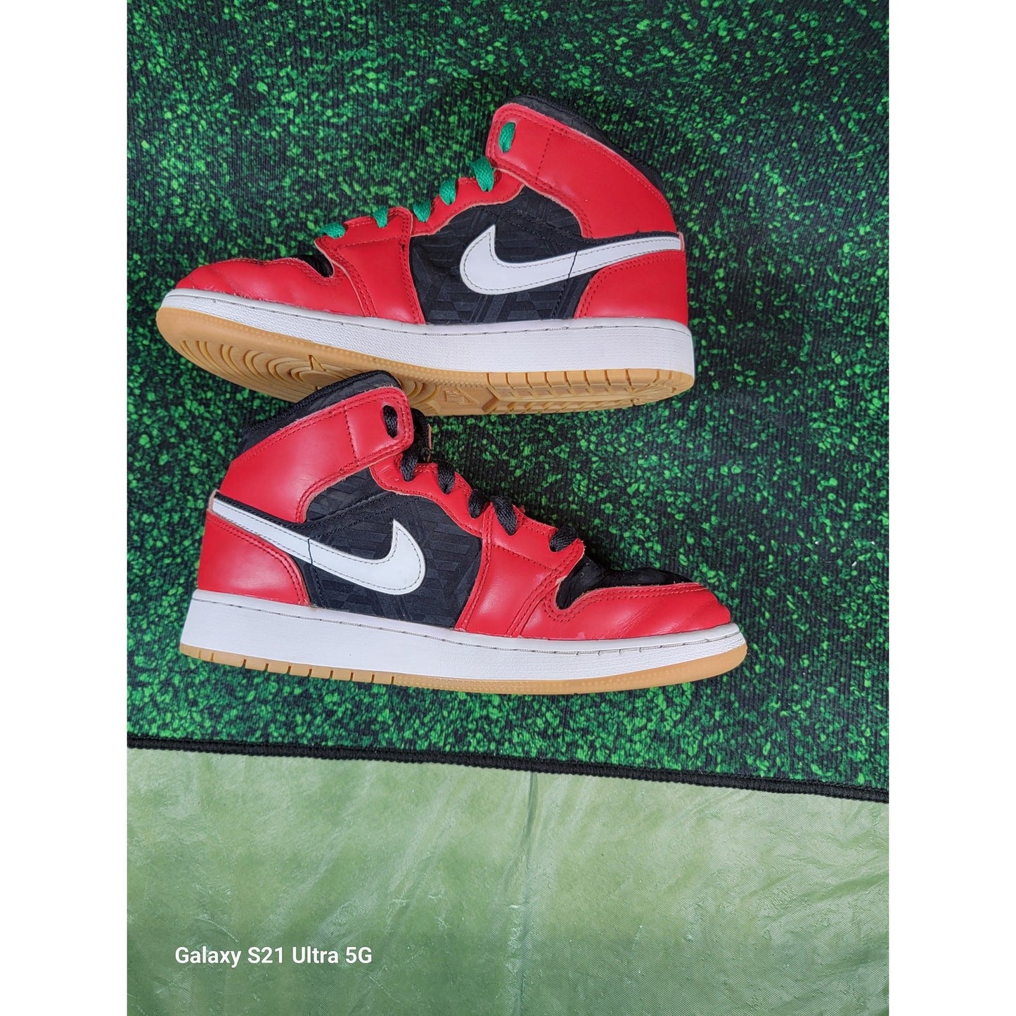Nike Air Jordan 1 Mid SE GS 'Christmas'  Sz 5Y DQ84180063