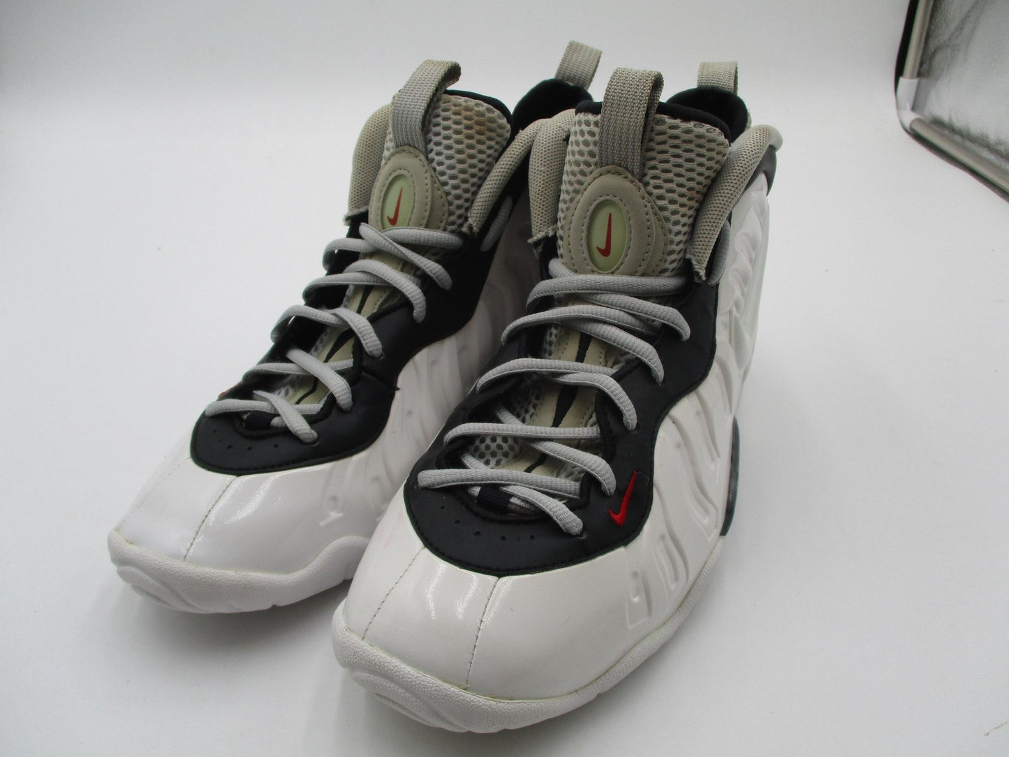 Nike Little Posite One Youth 6Y/5.5Y White Black Foamposite 644792-103 Mismatch0