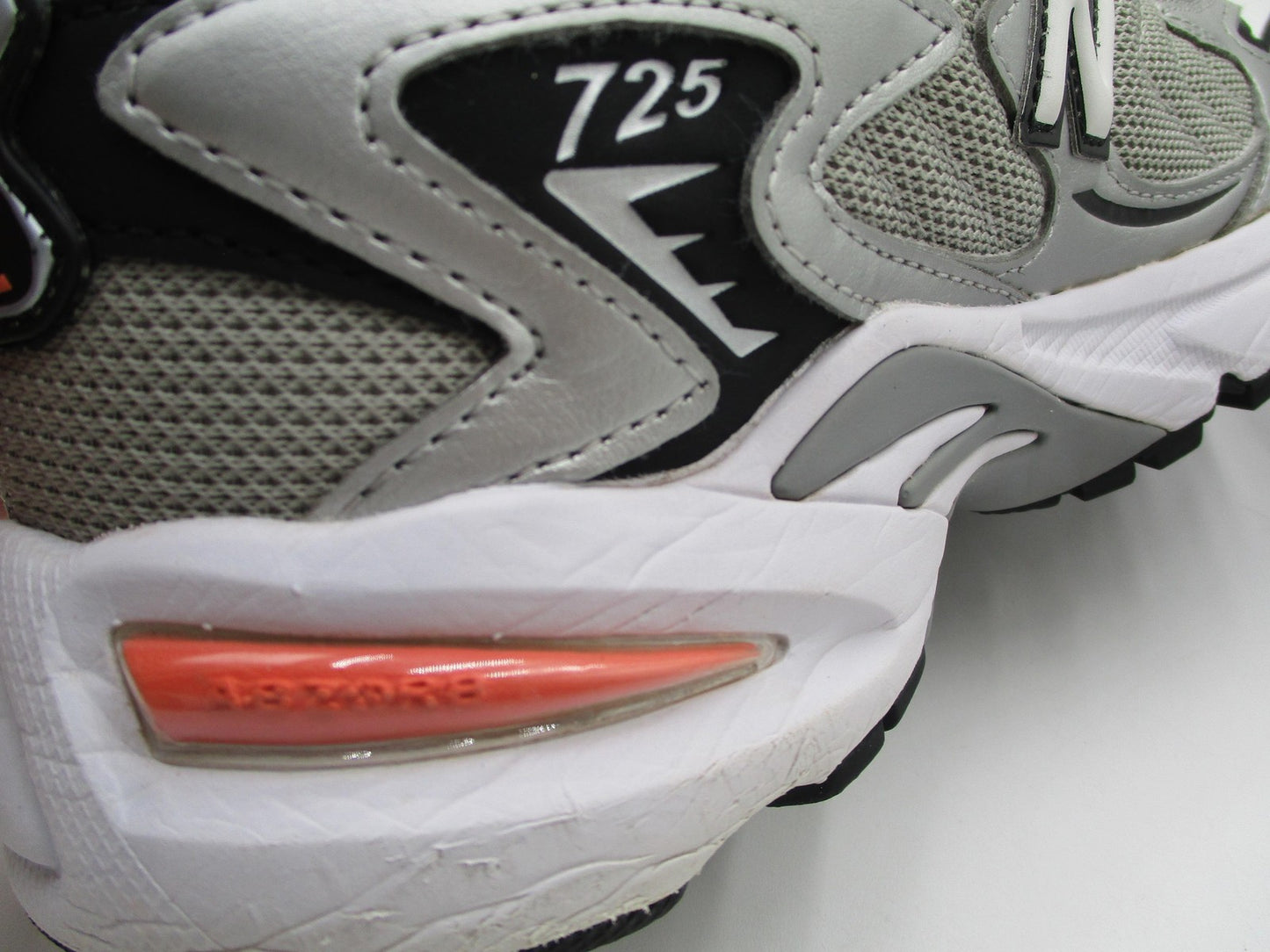 New Balance 725v1 'Metallic Silver Raincloud' Mens Sz 8.5 ML725UB (1R6)10