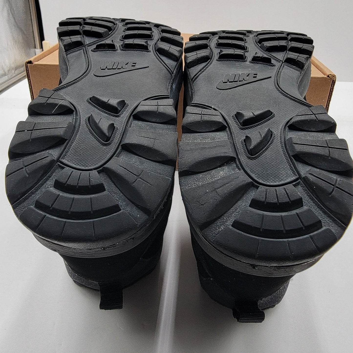 Nike Manoadome 'Triple Black' Mens Sz 9.5 844358 003