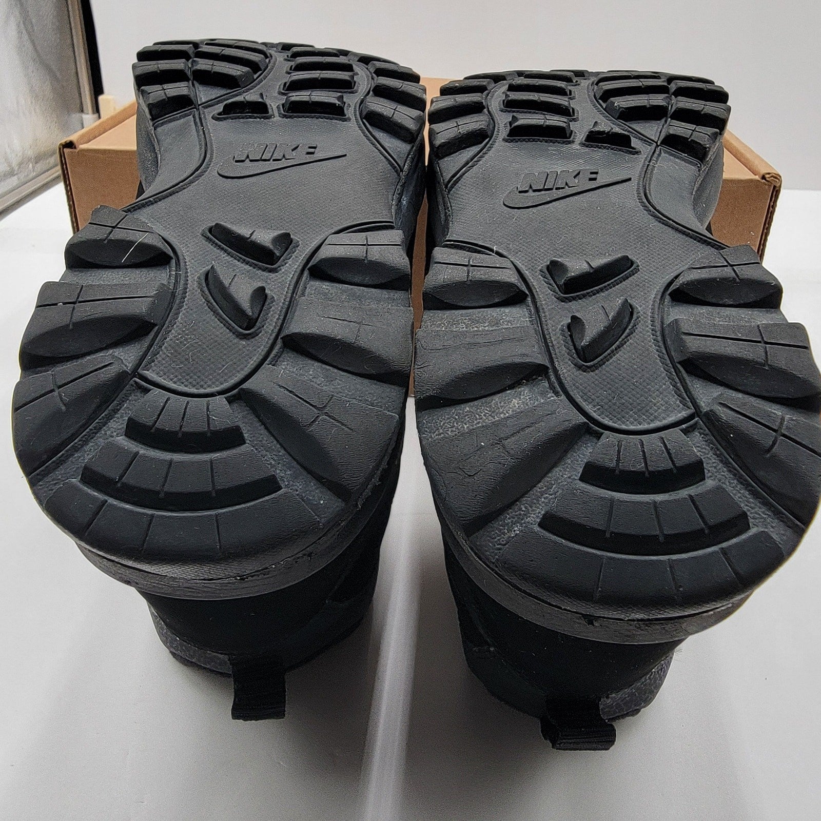Nike Manoadome 'Triple Black' Mens Sz 9.5 844358 003