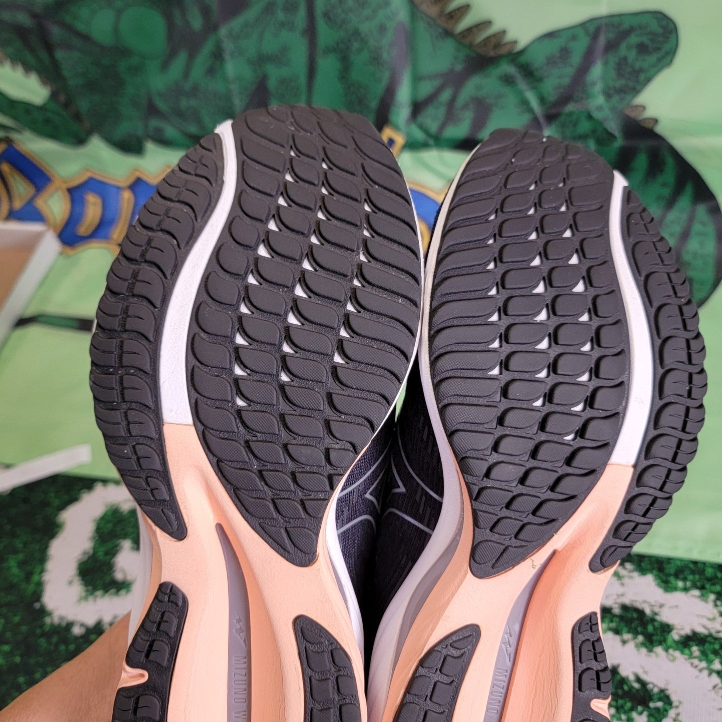 Mizuno Wave Rider 26 Women’s Running Shoes Size 11 Black White Peach (1C4)6