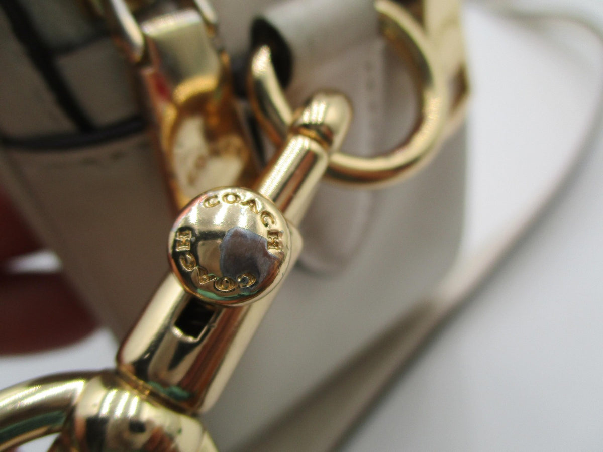 Coach Crossbody Bag Womens Small White Quilted Leather Gold Hardware Zip5