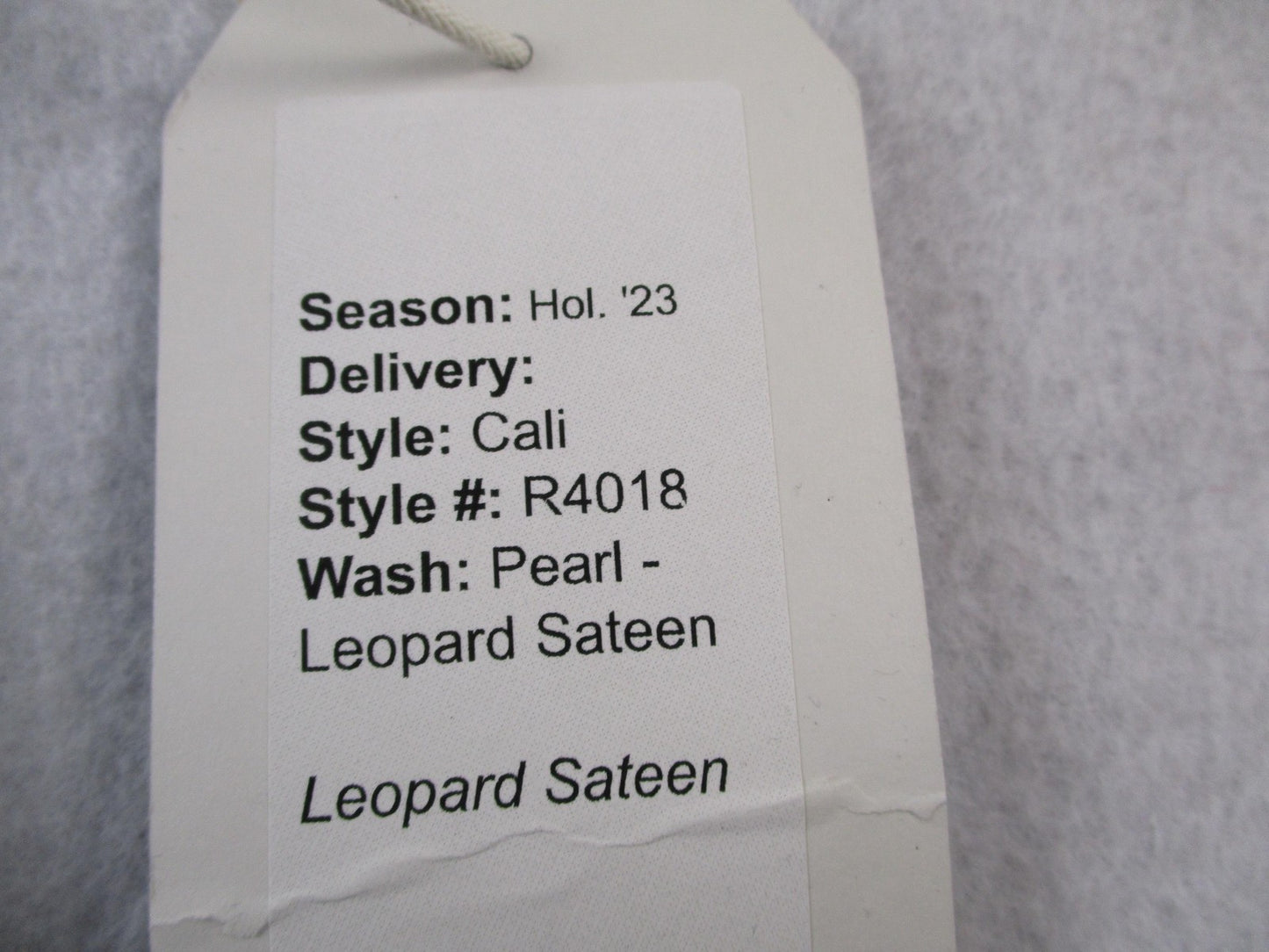 Fidelity Cali Jeans Womens 26 White Pearl Leopard Sateen Mid Rise Straight 14385