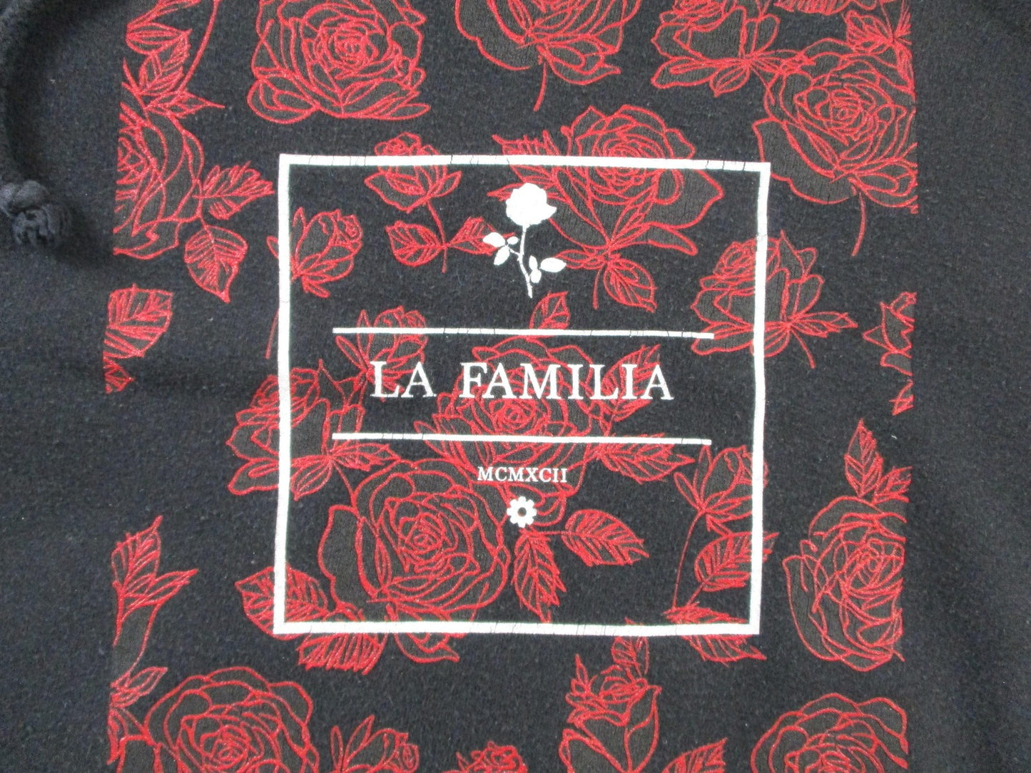 La Familia Hoodie Mens Medium Black Pullover Fleece Sweatshirt Rose Graphic 16252