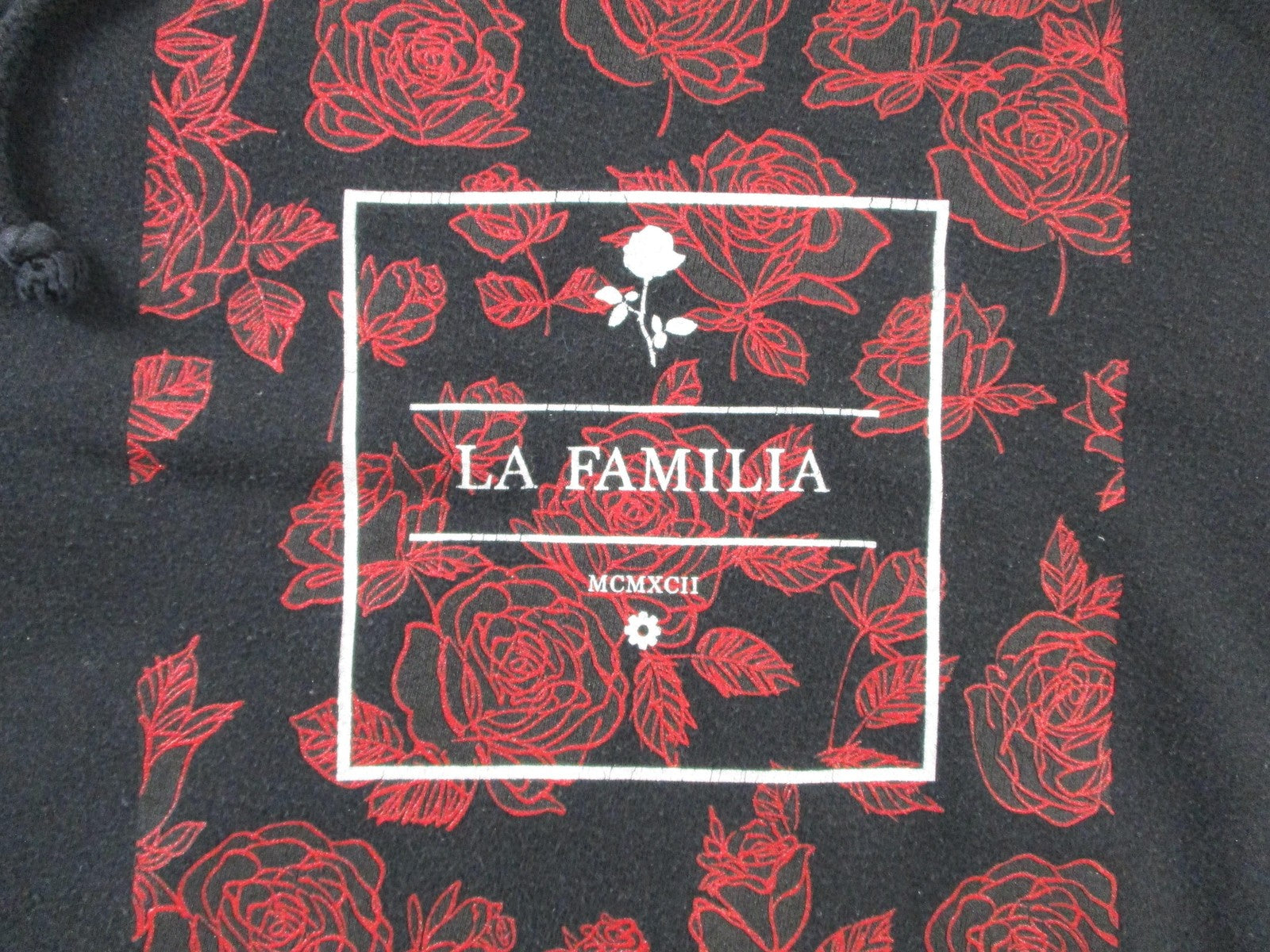 La Familia Hoodie Mens Medium Black Pullover Fleece Sweatshirt Rose Graphic 16252