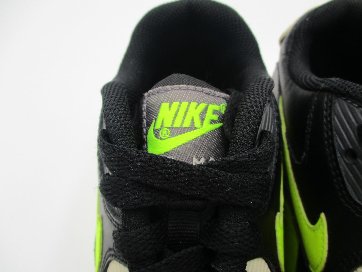 Nike Air Max 90 Shoes Youth Size 5.5Y Black Volt Running Sneakers 833412-023 1T89