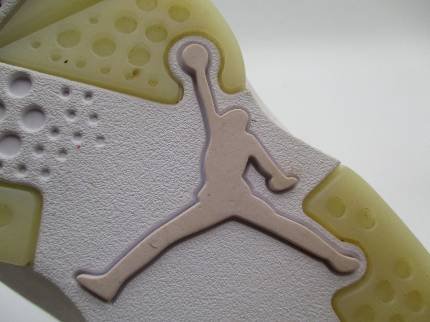 Air Jordan 6 Retro Gold Hoops Shoes Womens Size 7 White Pink Sneakers DH9696-10017