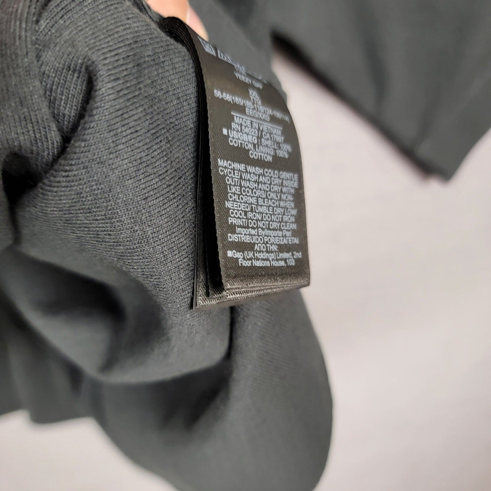 YEEZY x GAP Balenciaga 78 Crop Dove Black Top  2XL5