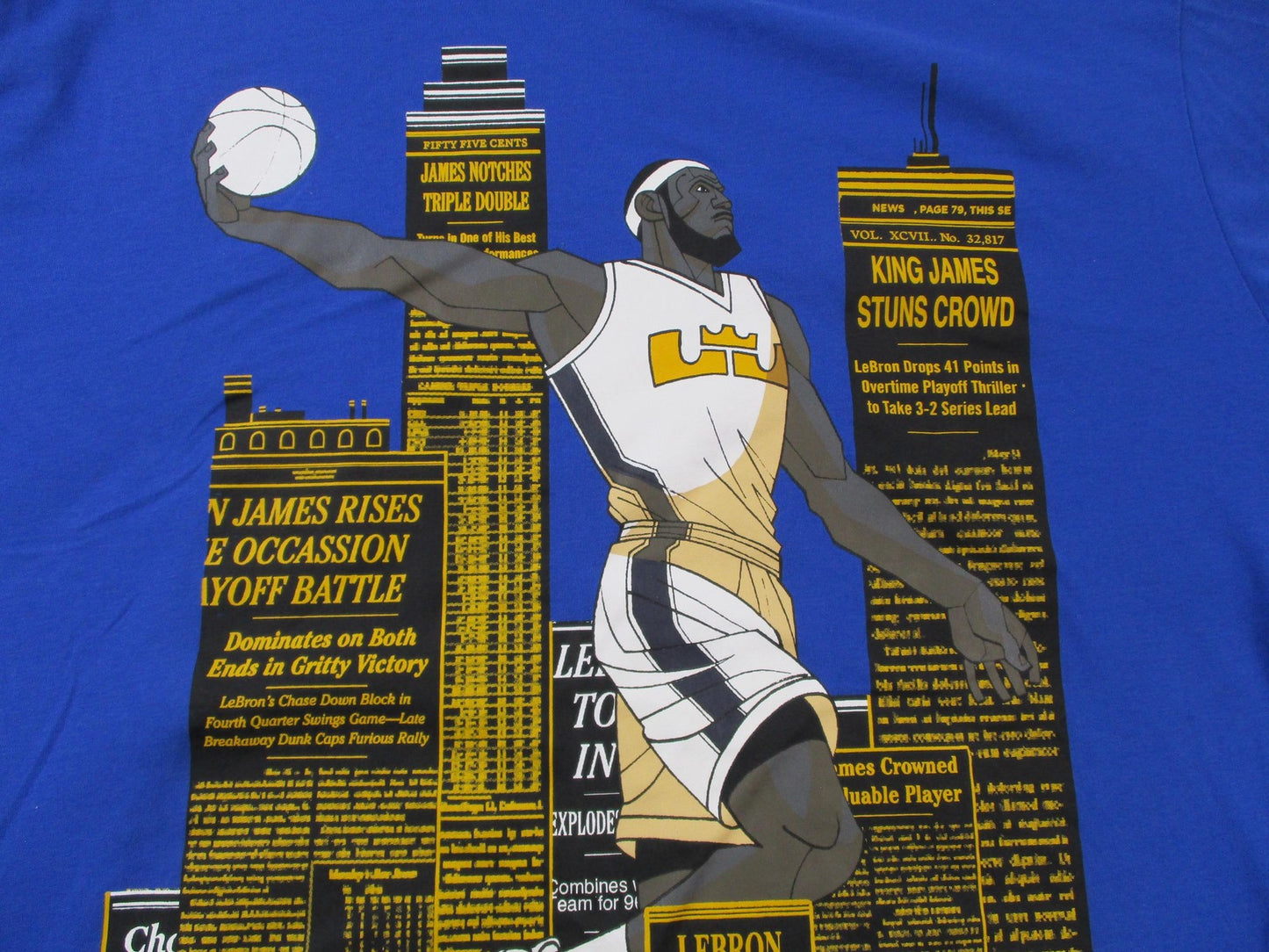 Nike DriFit LeBron James King James Newspaper Graphic Tee Mens 2XL Blue 15634