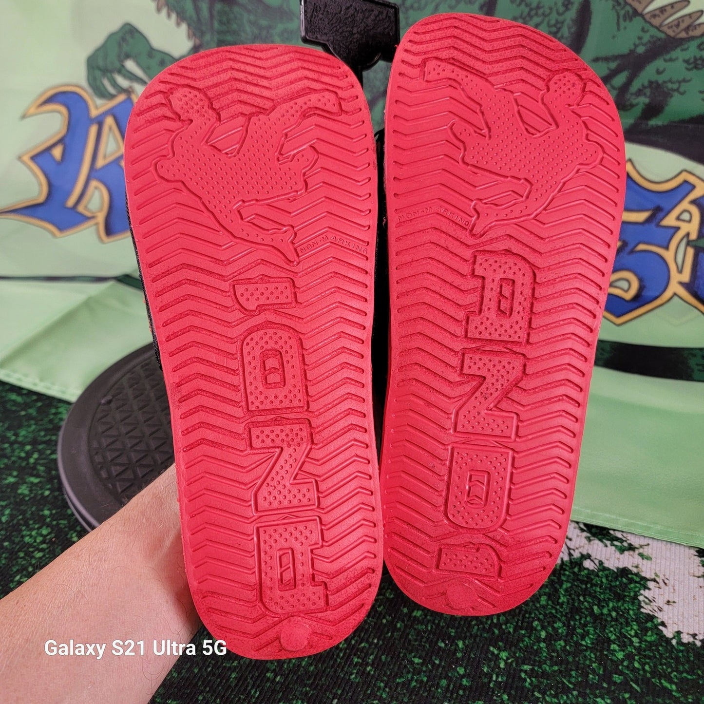 AAND1 Mixtape Tour Shatter Slides Men’s 9 Red Black SlipOn New Shatter, Size 94