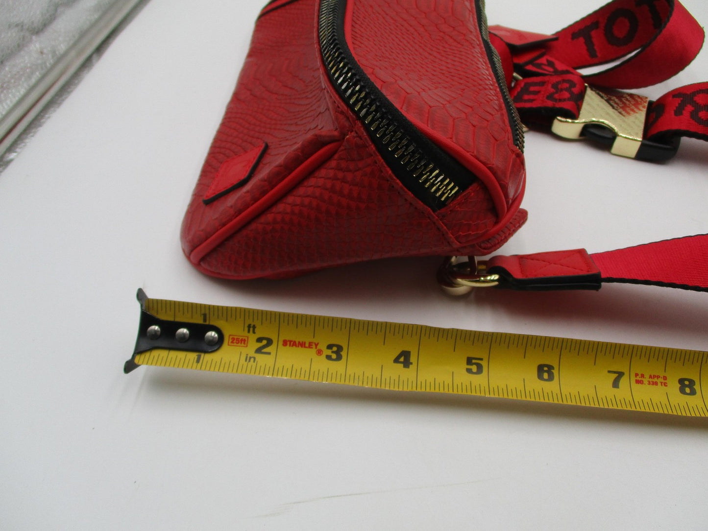 Tote&Carry Belt Bag Womens Small Red Snakeskin Faux Leather Fanny Pack Zipper13