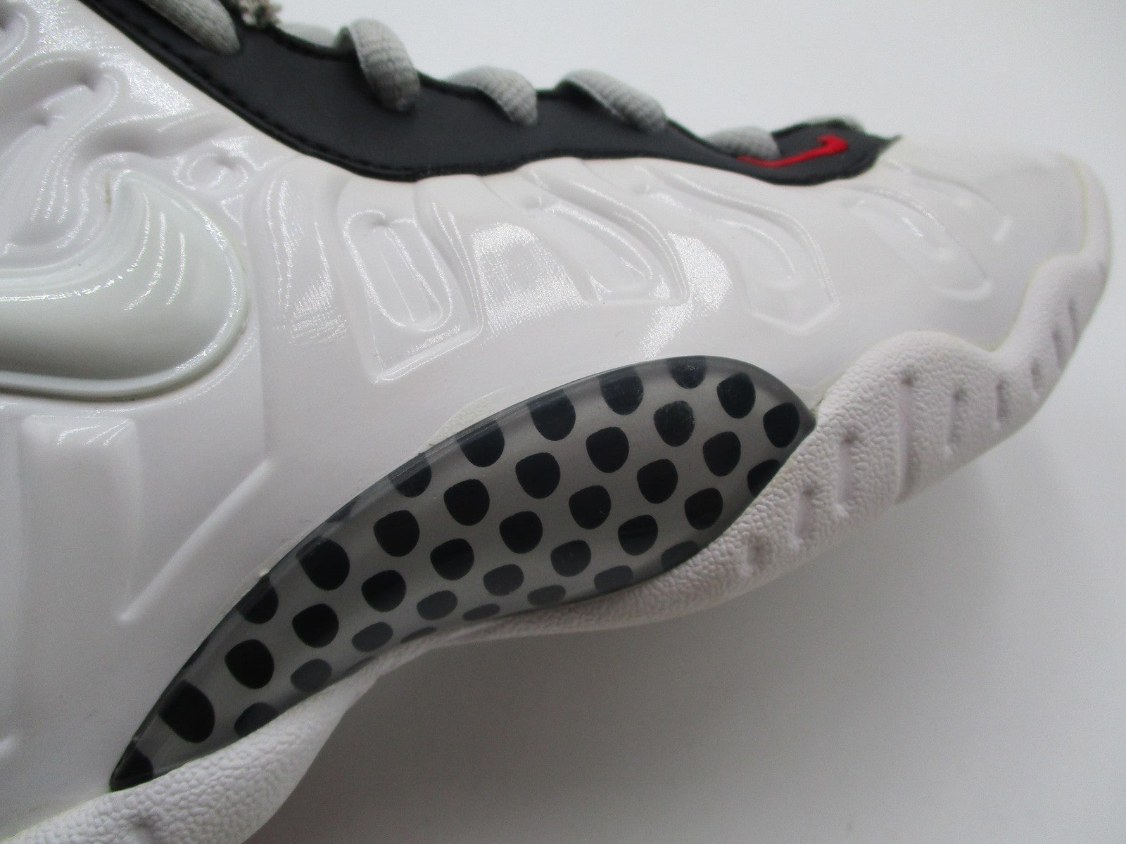 Nike Little Posite One Youth 6Y/5.5Y White Black Foamposite 644792-103 Mismatch13