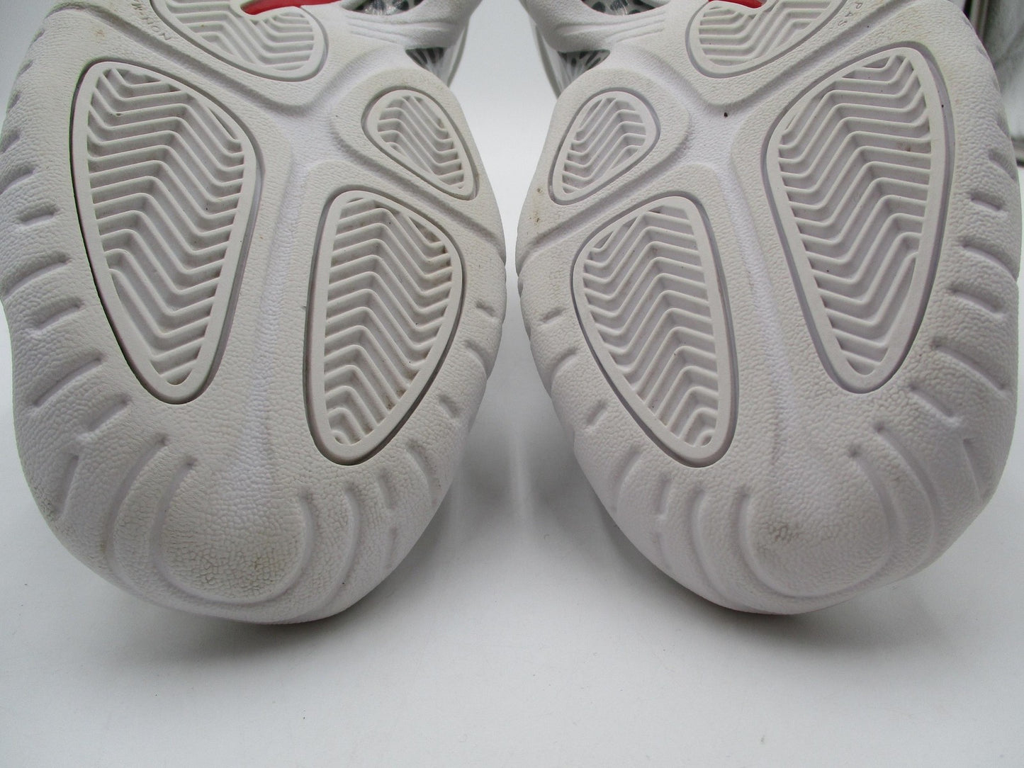 Nike Little Posite One Youth 6Y/5.5Y White Black Foamposite 644792-103 Mismatch16