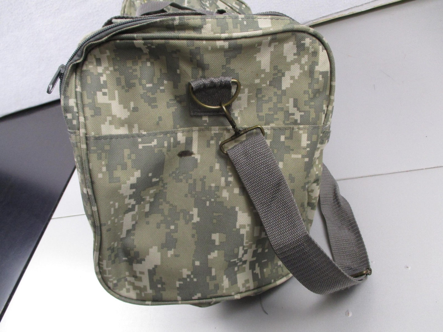 NRA Green Camouflage 20" Duffle Bag Polyester Travel Gym Gear Soft Case Mens3