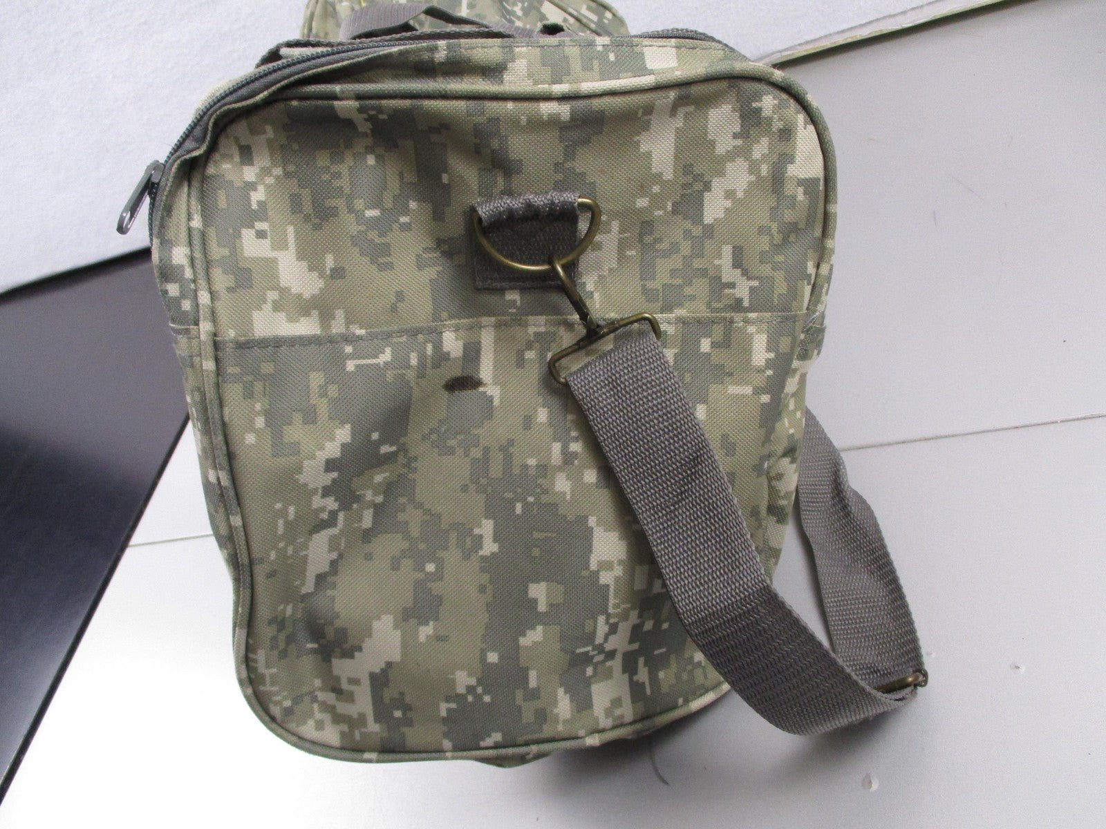 NRA Green Camouflage 20" Duffle Bag Polyester Travel Gym Gear Soft Case Mens3