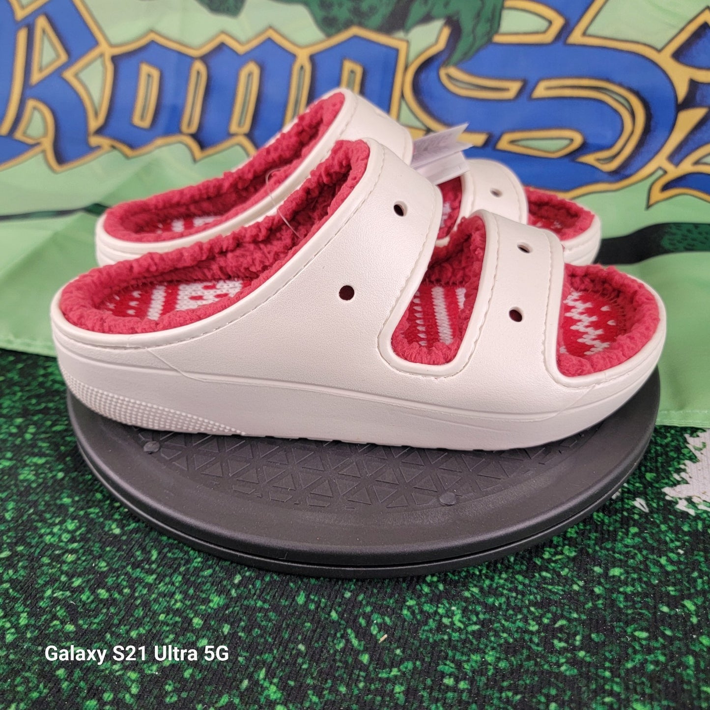 Crocs Classic Cozzzy Holiday Sweater Slides White/Red Men’s 7 Women’s 9 New2