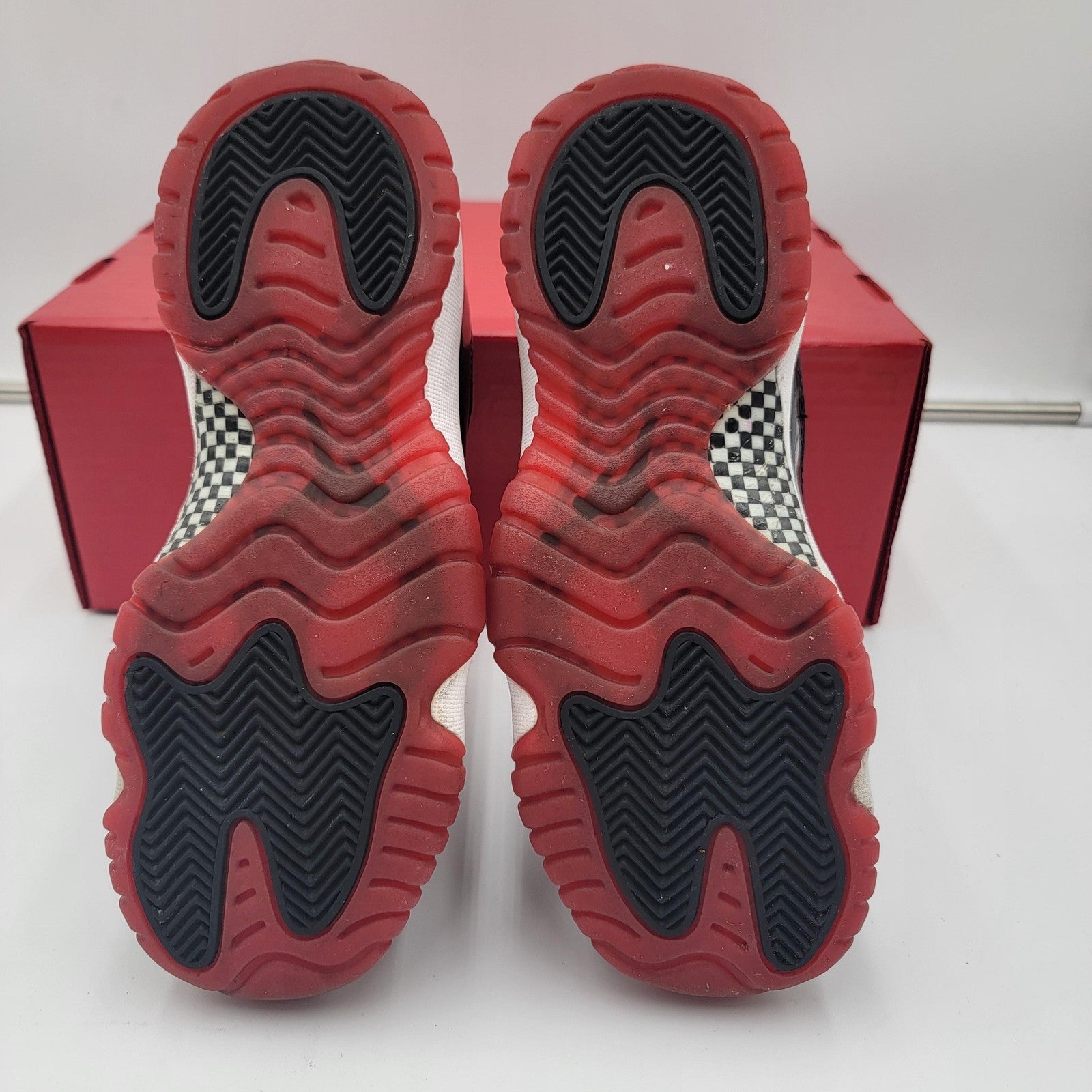 Air Jordan 11 Retro Bred Shoes Youth Size 5Y Patent Leather 378038061