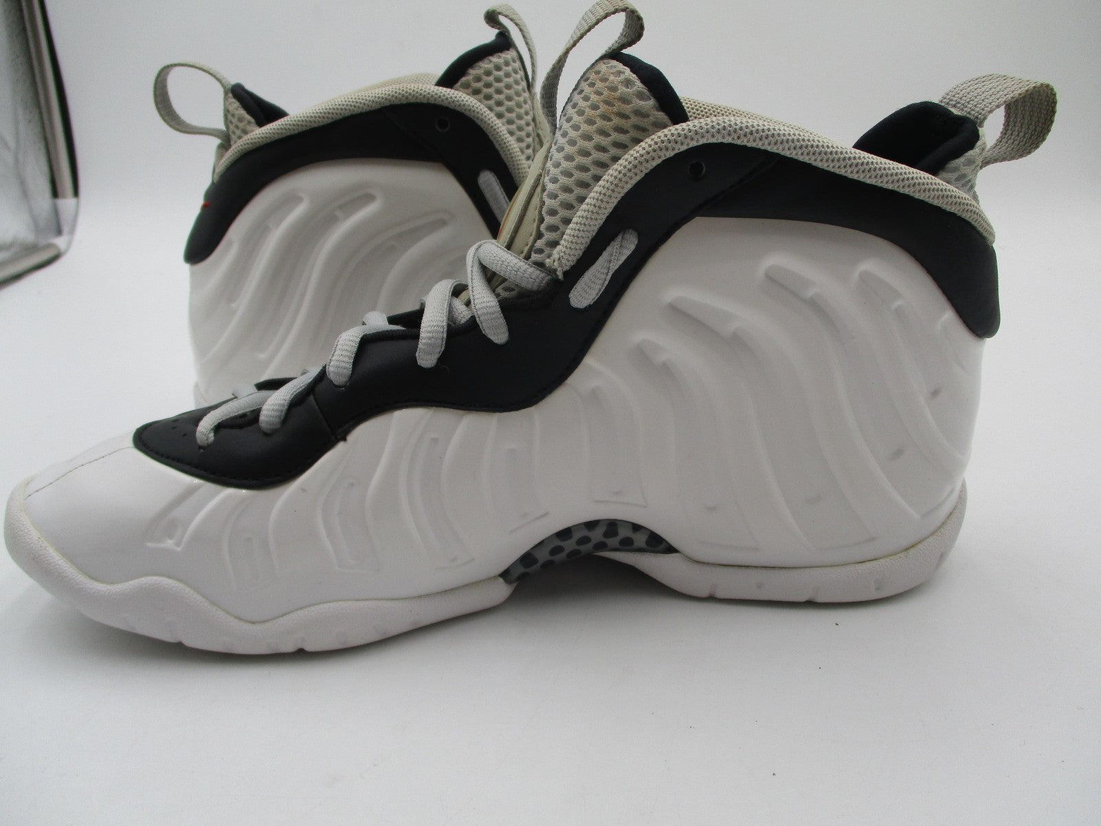 Nike Little Posite One Youth 6Y/5.5Y White Black Foamposite 644792-103 Mismatch8