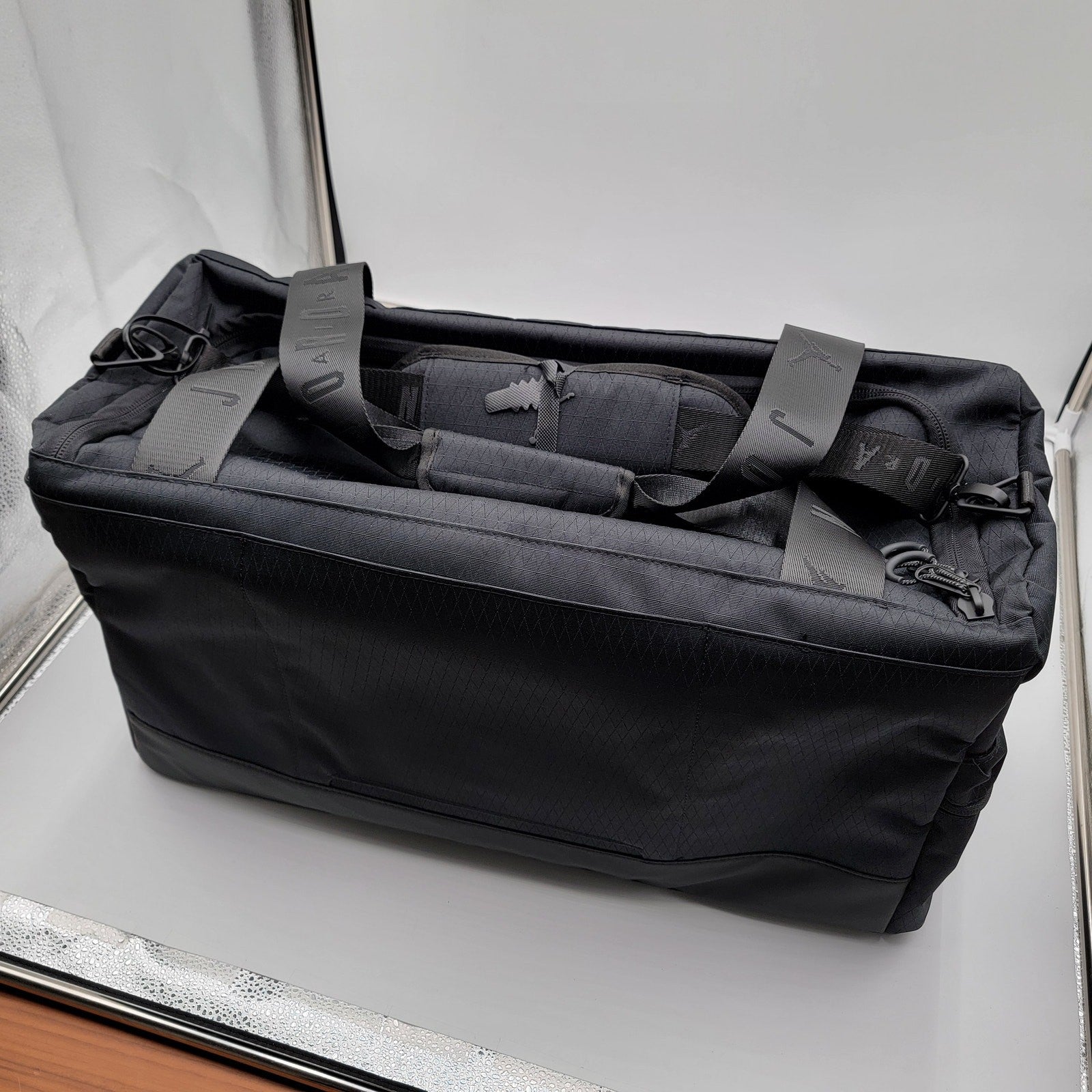 Jordan Collectors 44L Duffle Travel Bag Black | BRAND NEW | MA09320234
