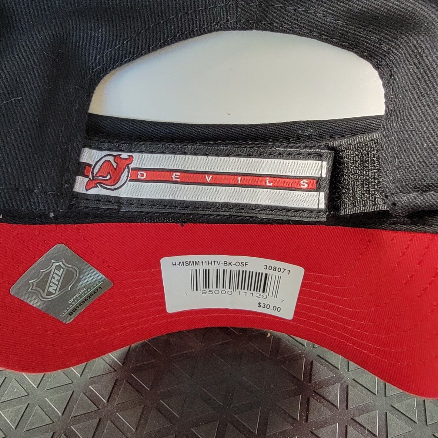 New Jersey Devils Fan Favorite Snapback Cap Black/Red OSFA2