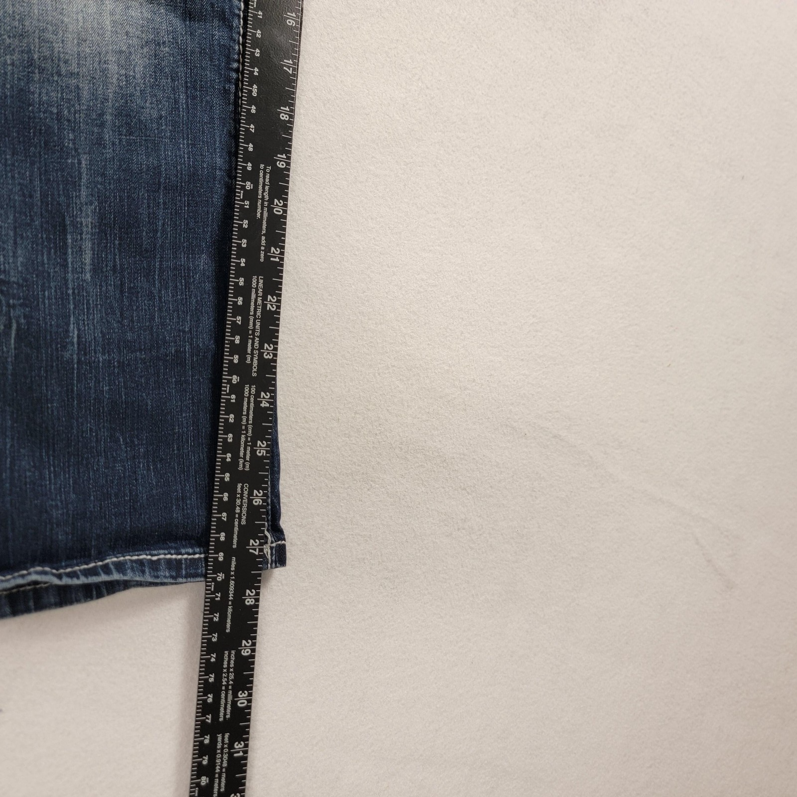 Miss Me Jeans Wmns 30 Blue Mid Rise Easy Crop Distressed Embroidered Pockets 9626
