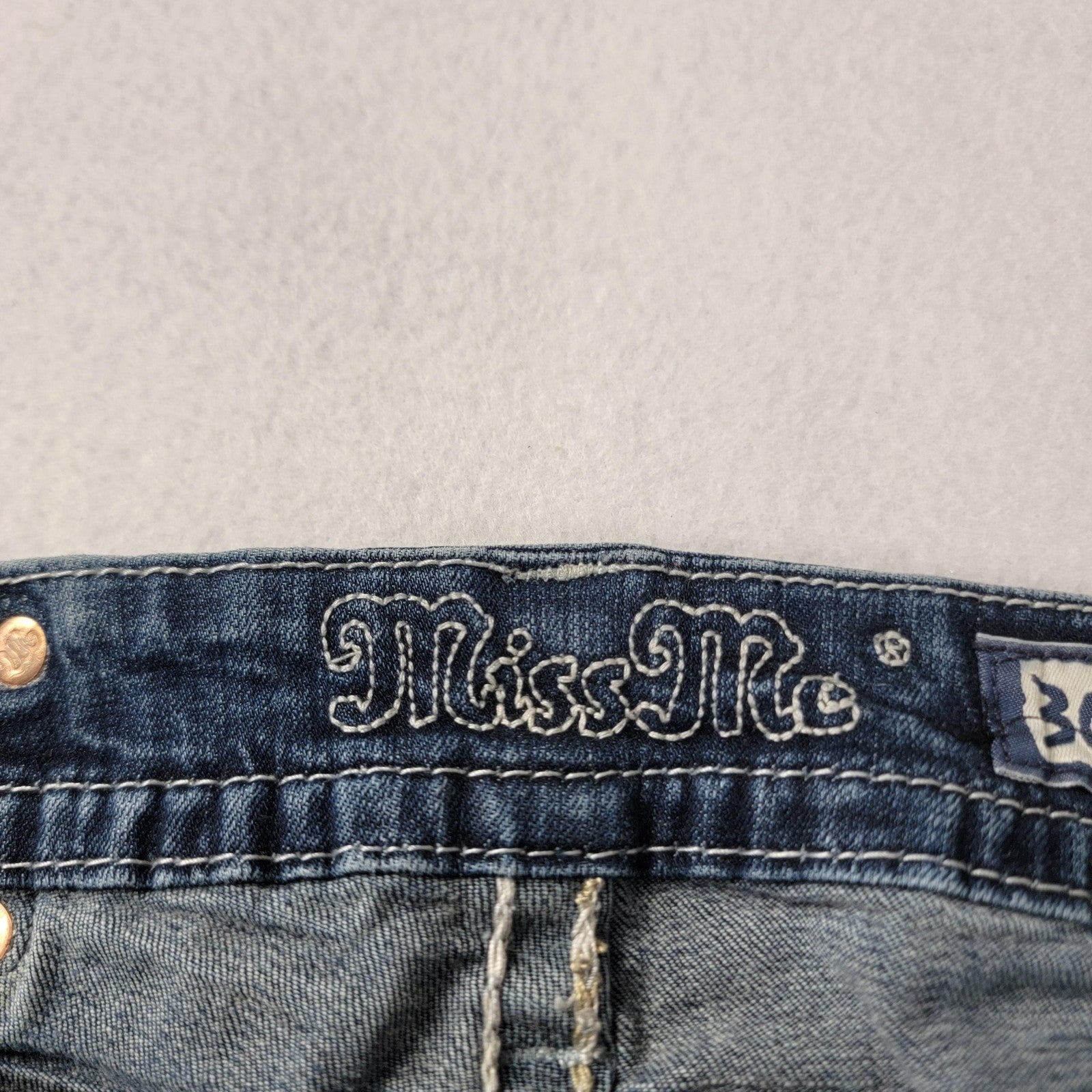 Miss Me Jeans Wmns 30 Blue Mid Rise Easy Crop Distressed Embroidered Pockets 9623