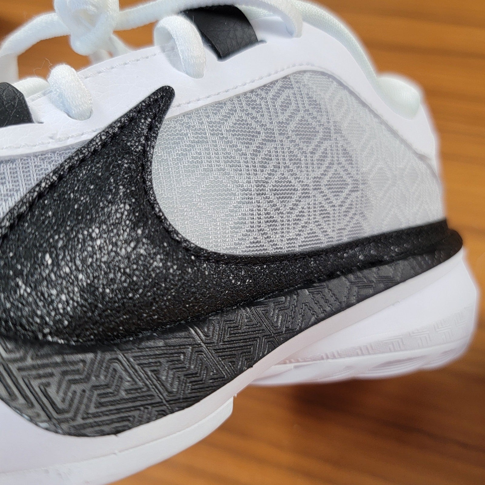 Nike Zoom Freak 5 TB 'White Black' Sz 5 DZ2946100 New8
