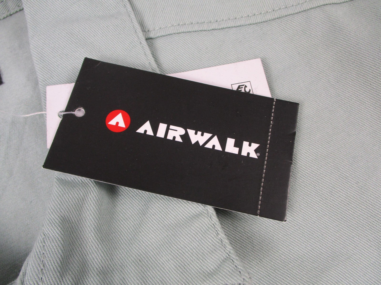 Airwalk Shirt Mens Medium Gray Skull Graphic Skateboarding Woven Button Up 13255