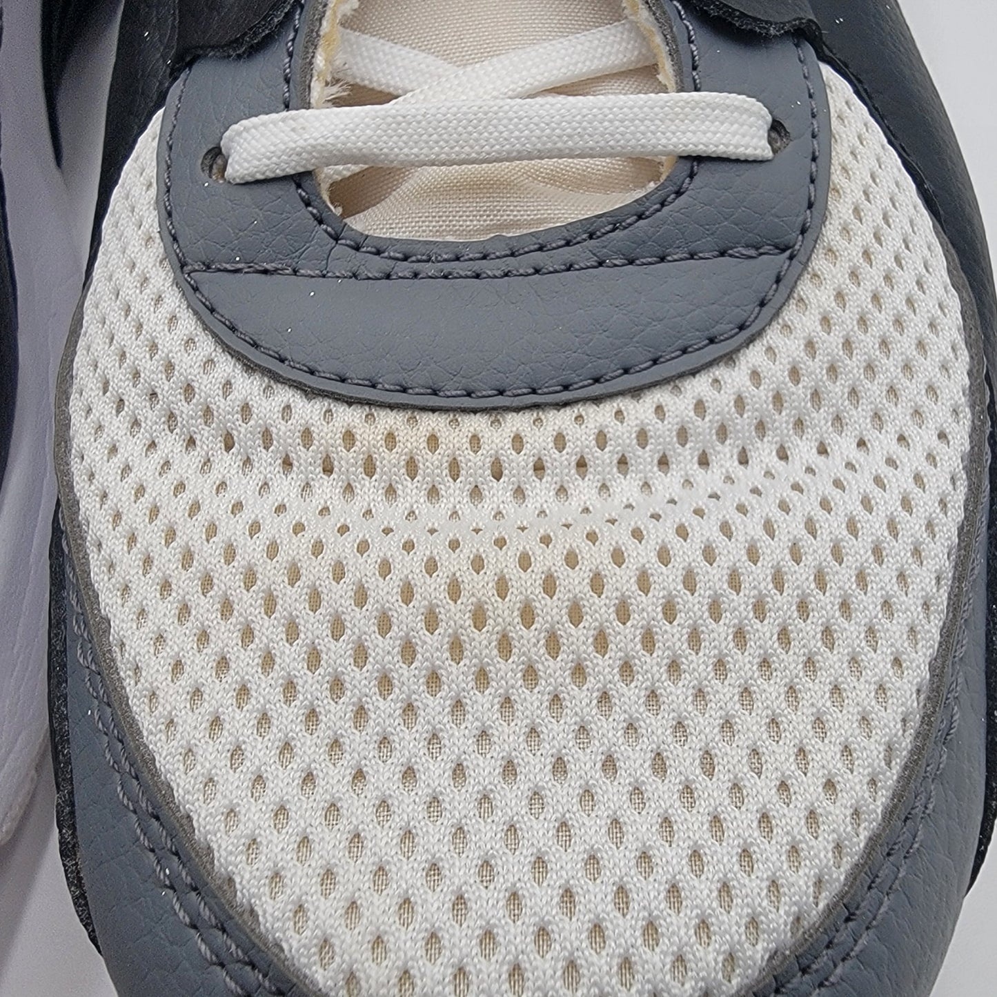 Nike Air Max Excee White Black Red CZ9204100 Men’s Size 11 Preowned
