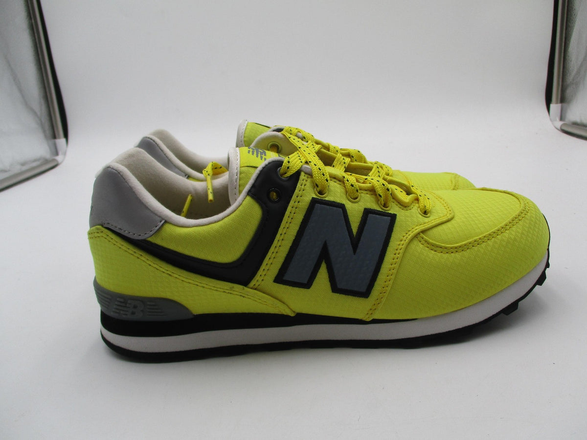 New Balance 574 Shoes Boys Size 4.5 Yellow Black Running Sneakers GC574WR24
