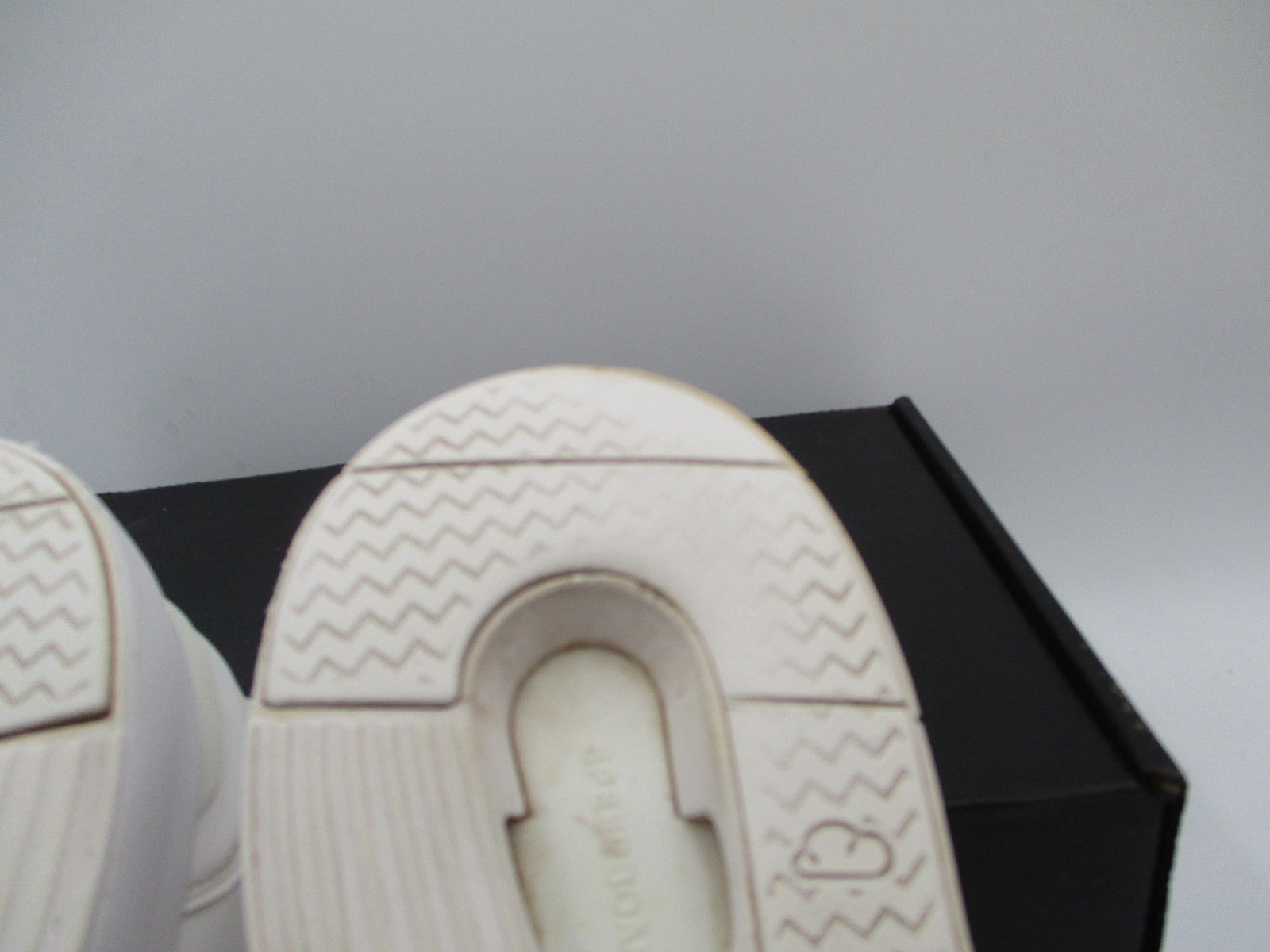 On THE ROGER Advantage Men’s White Leather Sneakers Size US 14 3MD10642351 (1B3)9