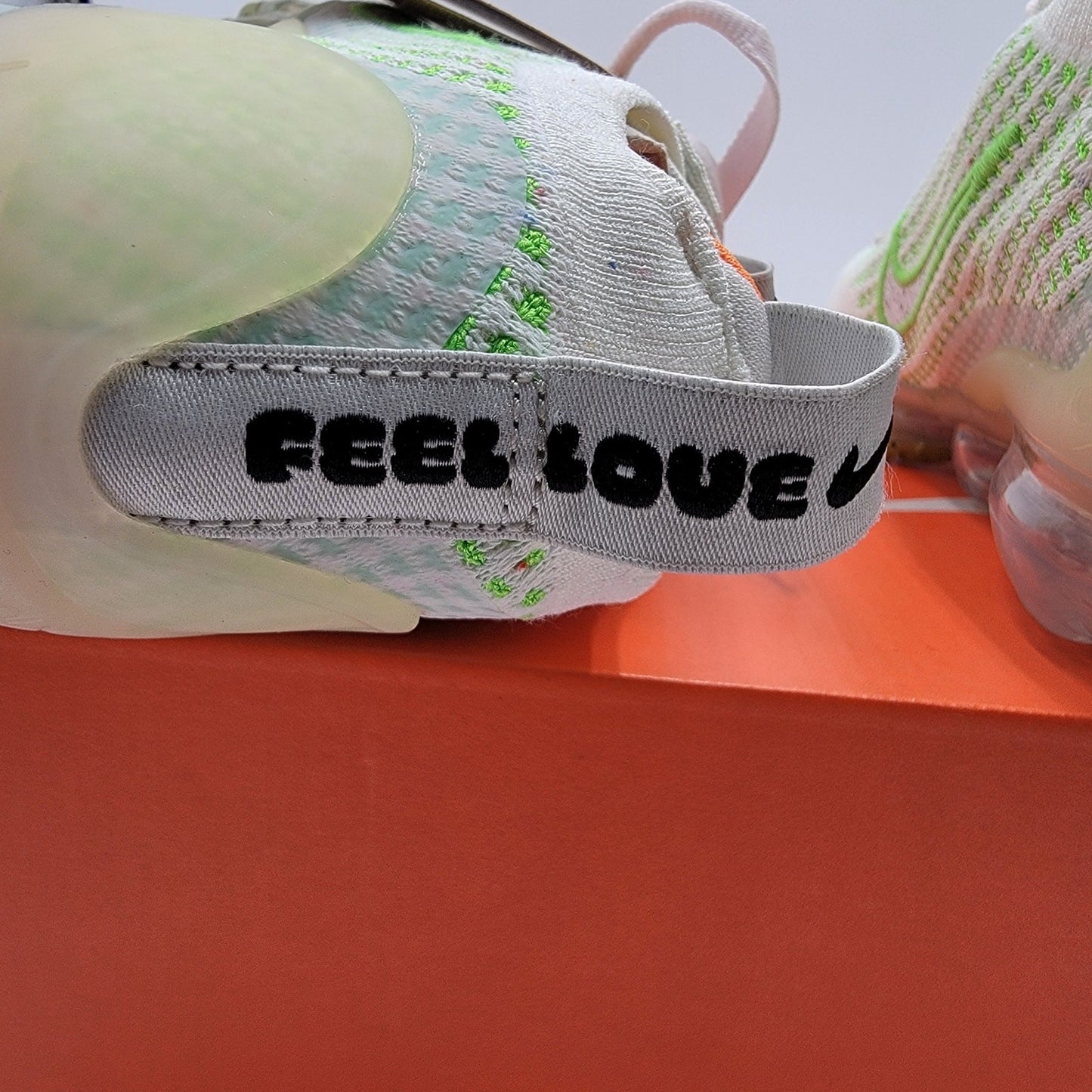 Nike Air VaporMax 2021 'Feel Love' Women's Size 6 FD0871-1008