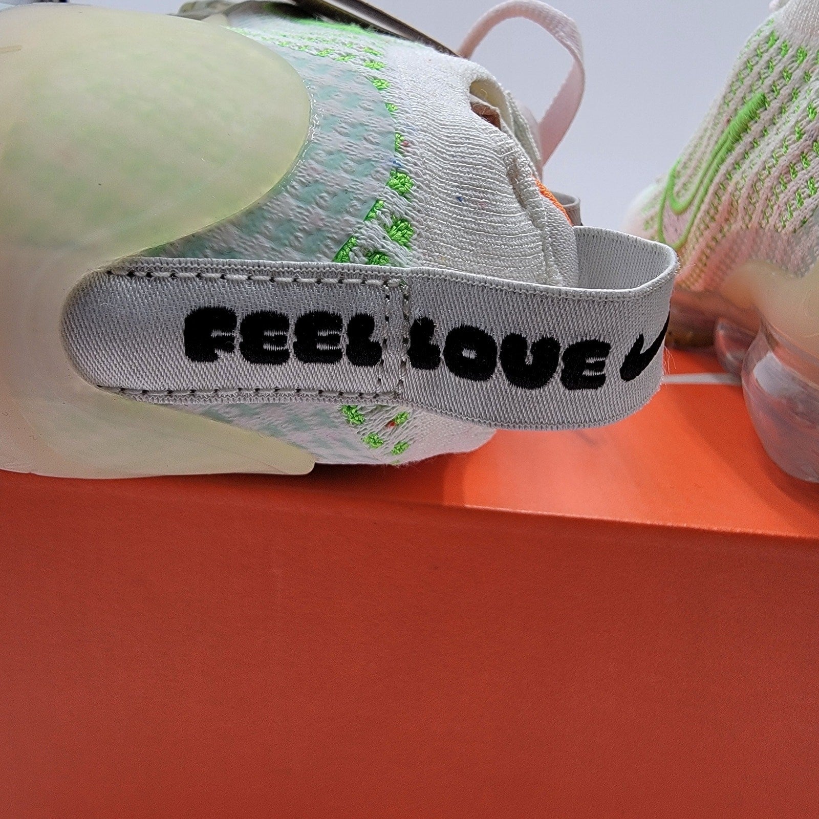Nike Air VaporMax 2021 'Feel Love' Women's Size 6 FD0871-1008
