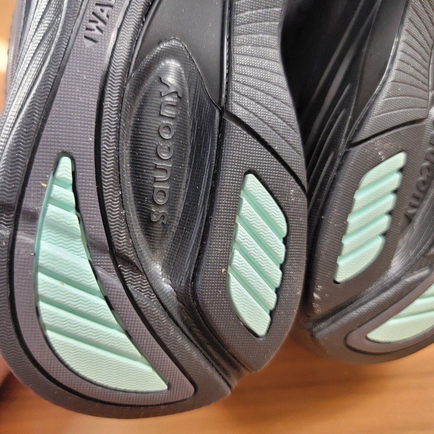 Saucony Women's Black Integrity 3 Athletic Walking Shoes S502042 Size 7.56