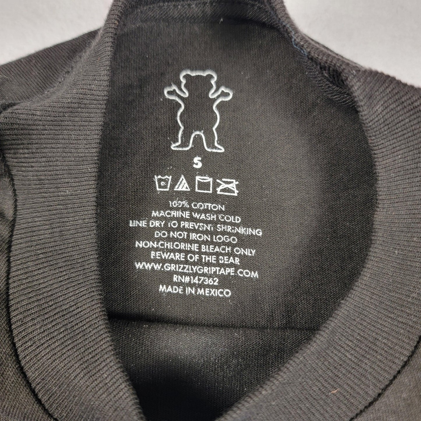 2 Piece Shirt Bundle Grizzly Grip Tape & Volcom Sz S